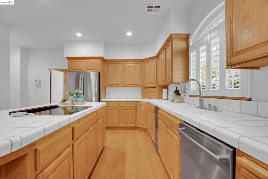 APPLE HILL ESTS - Residential