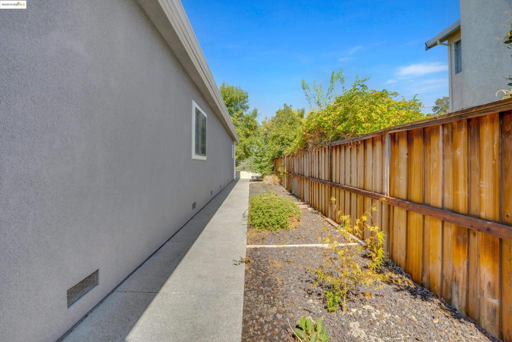 APPLE HILL ESTS - Residential