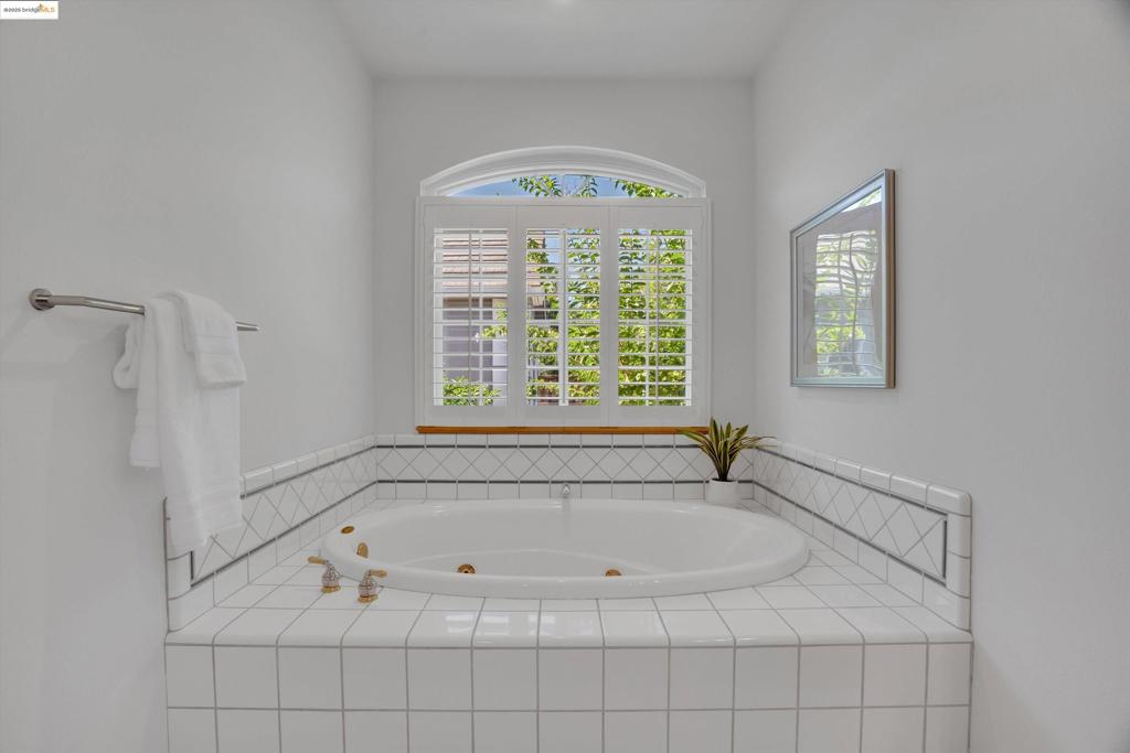 APPLE HILL ESTS - Residential