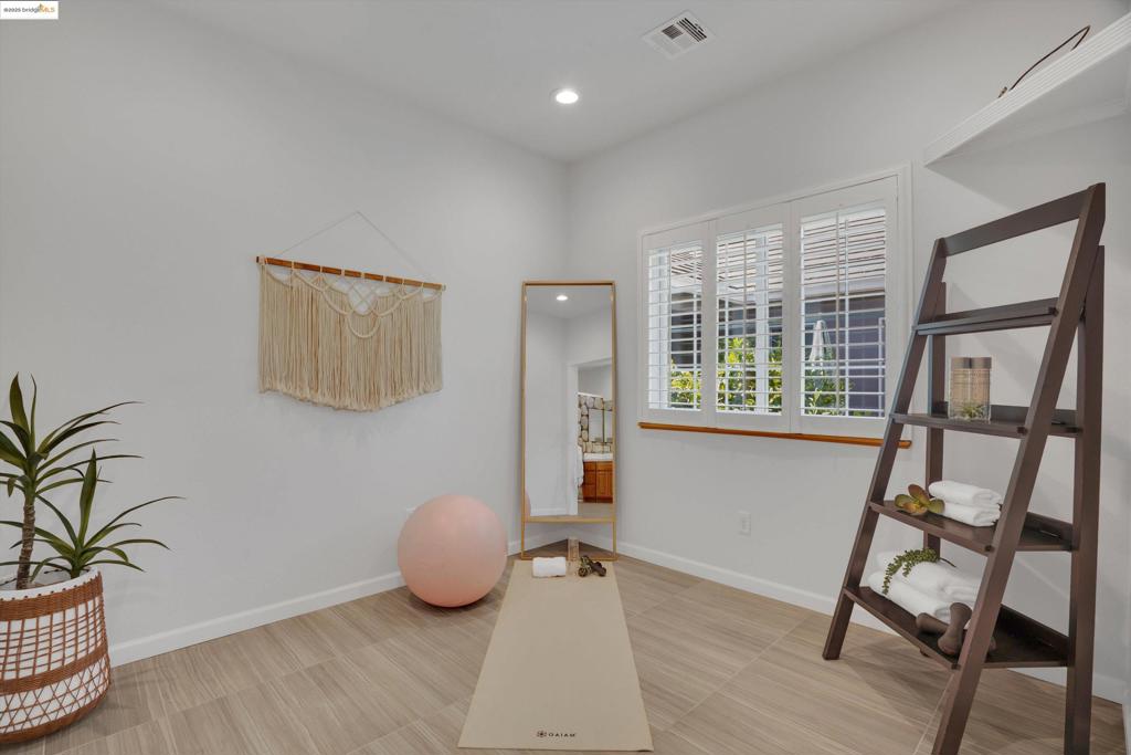 APPLE HILL ESTS - Residential