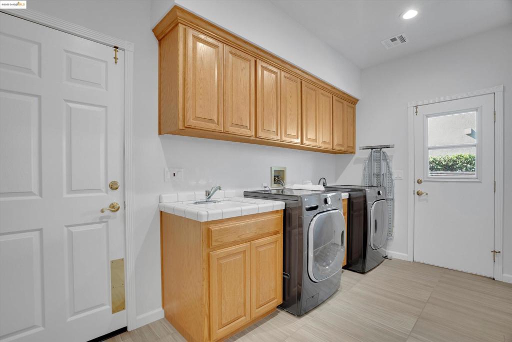 APPLE HILL ESTS - Residential