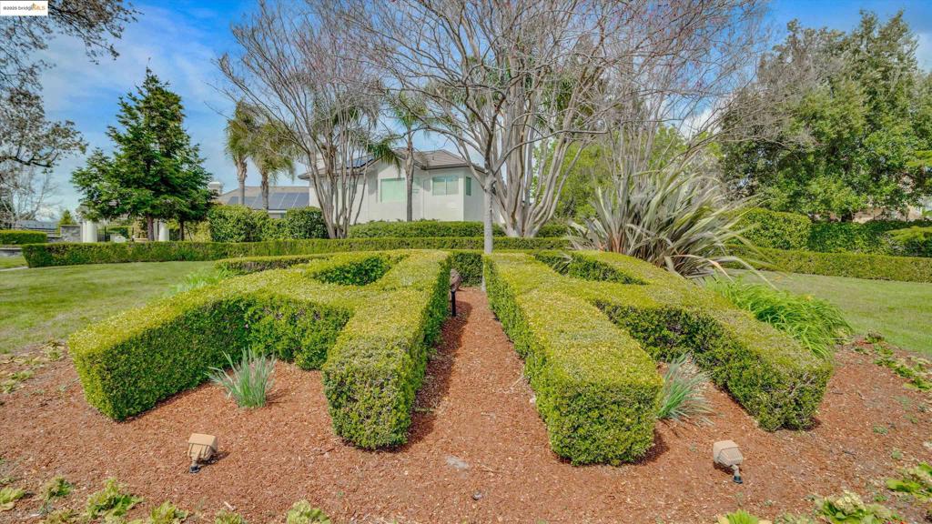 APPLE HILL ESTS - Residential