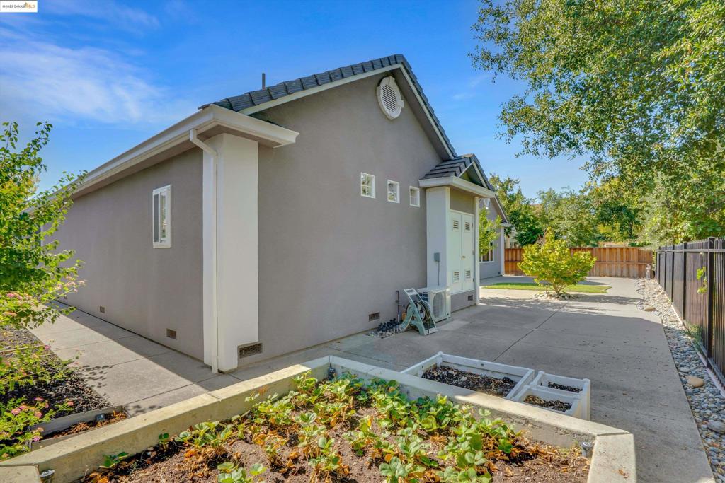 APPLE HILL ESTS - Residential