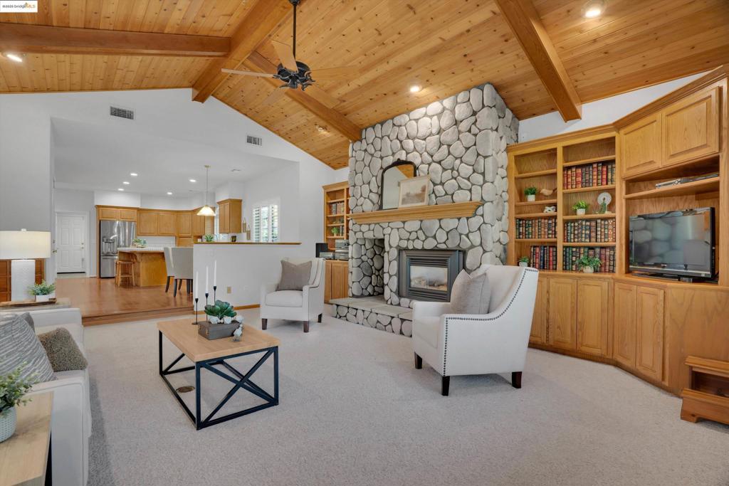 APPLE HILL ESTS - Residential