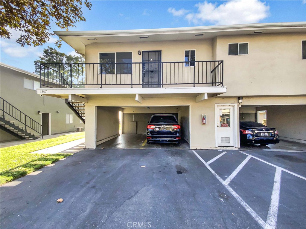 100-Day Home Warranty coverage available at closing. Check out this stunner! This home has Fresh Interior Paint, New Appliances. Discover a bright interior tied together with a neutral color palette. Step into the kitchen, complete with an eye catching stylish backsplash. Relax in your primary suite with a walk in closet included. The primary bathroom features plenty of under sink storage waiting for your home organization needs. Don't wait! Make this beautiful home yours.