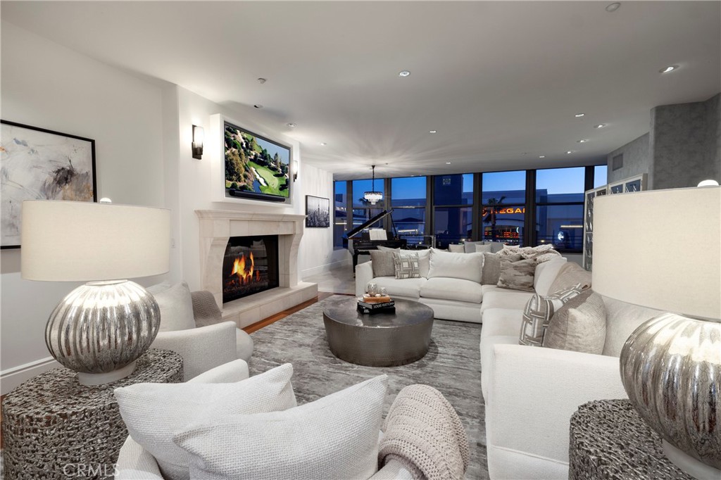 345 E Colorado Boulevard 404