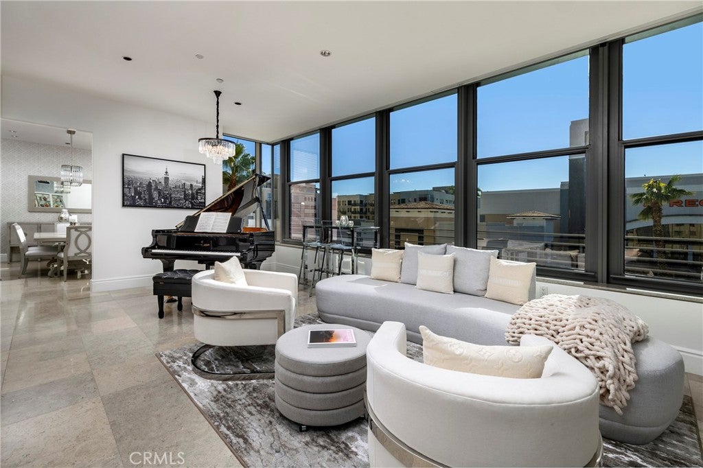 345 E Colorado Boulevard