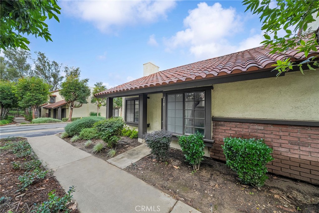 210 San Luis Rey