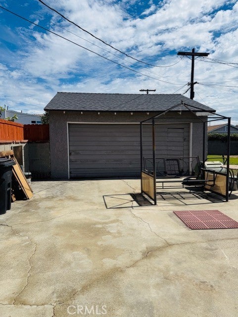 13708 S Menlo