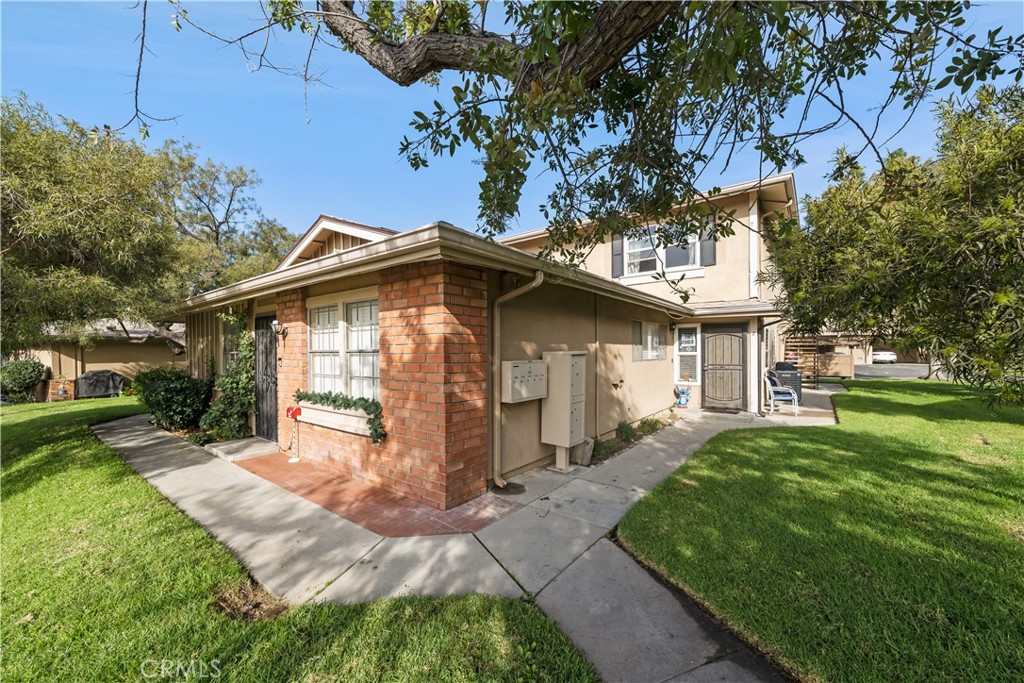 1025 W Calle De La Luna Unit#2