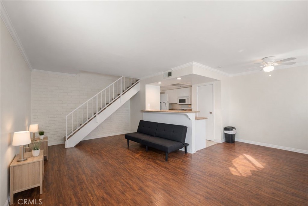 1025 W Calle De La Luna Unit#2