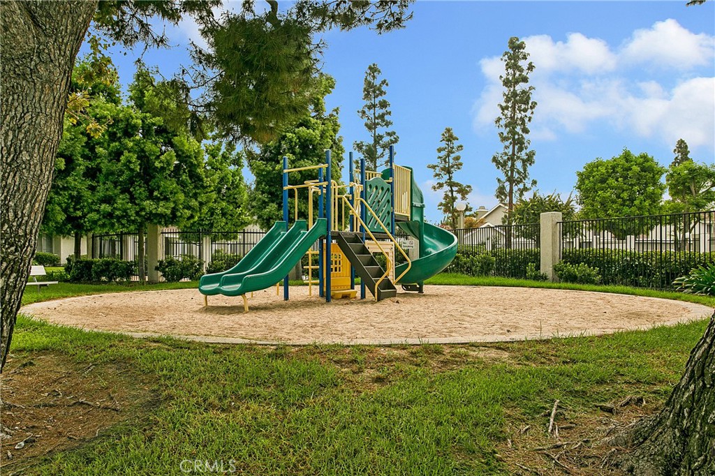 Deerfield Townhomes (DB) - Residential Lease
