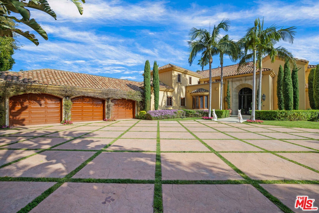 Photo of 5 Beverly Parkway, Los Angeles, CA 90210 (MLS # 26862277)