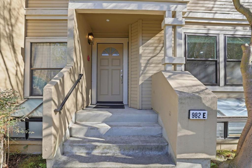 982 La Mesa Terrace E