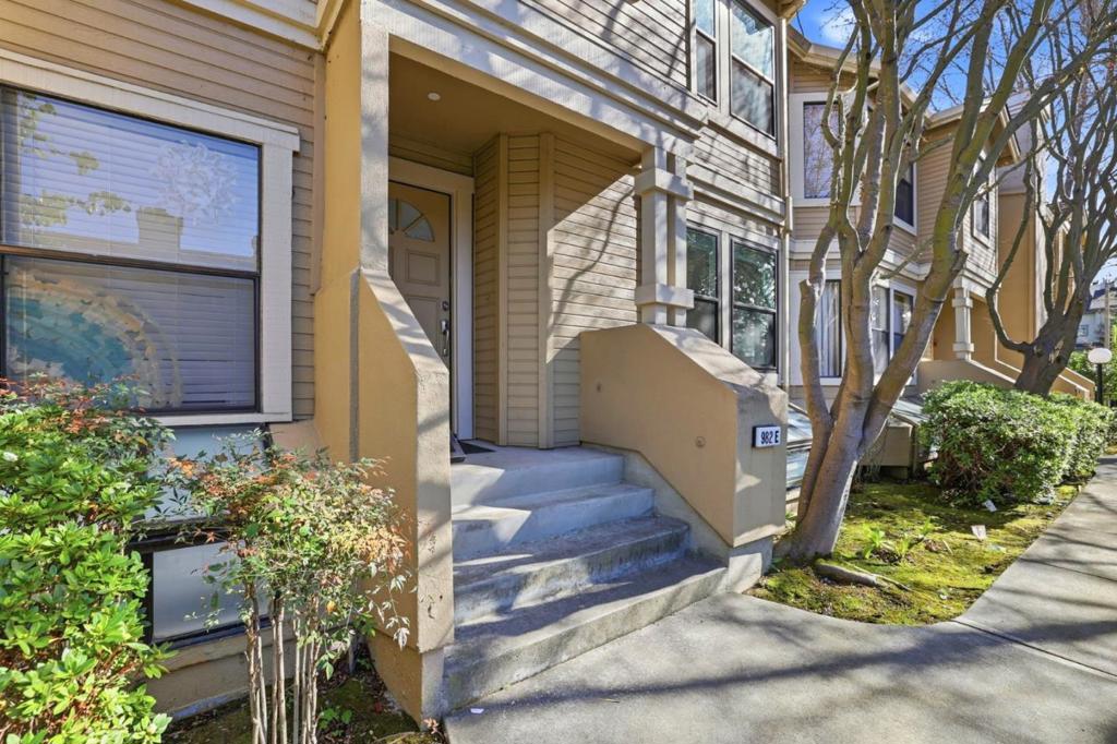 982 La Mesa Terrace E