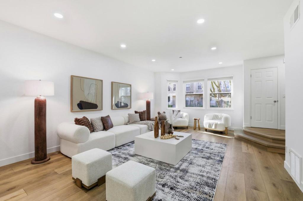 982 La Mesa Terrace E