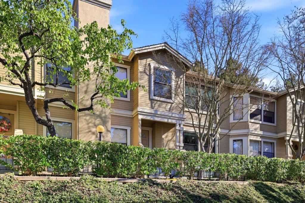 982 La Mesa Terrace E