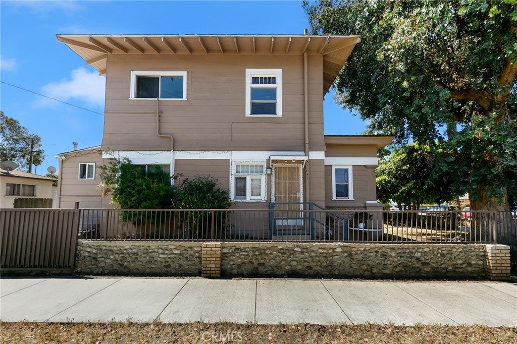 1636 N Stanton