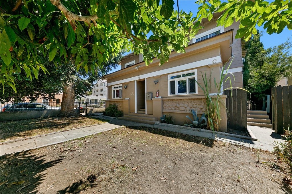 1636 N Stanton