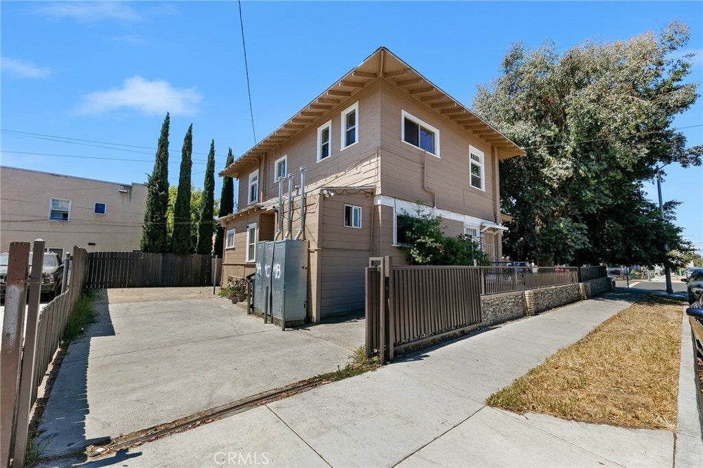 1636 N Stanton