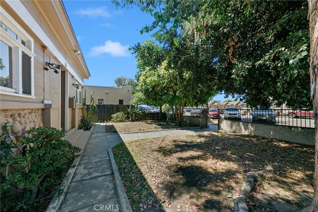 1636 N Stanton