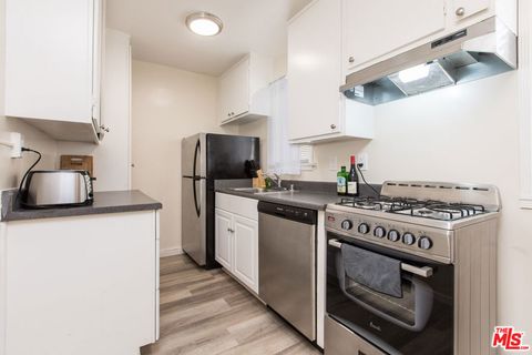Photo of 2620 11th St ST #3, Santa Monica, CA 90405 (MLS # 26833621)