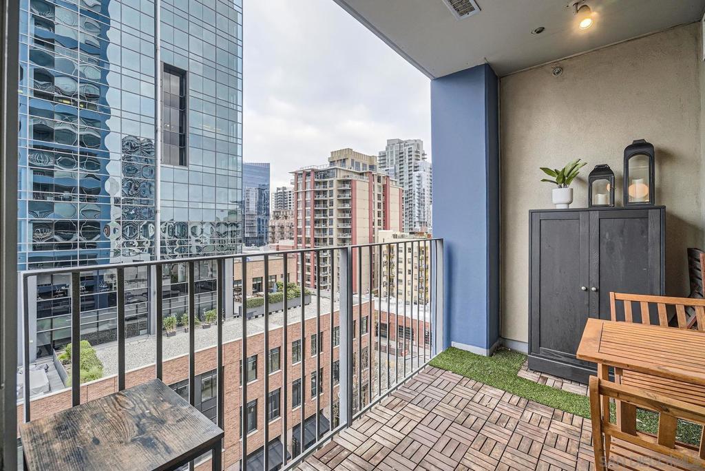 321 10th Ave 904
