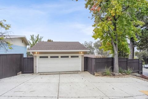 Photo of 6900 Thornhill Drive, Oakland, CA 94611 (MLS # ML82025978) Photo of 6900 Thornhill Drive, Oakland, CA 94611 (MLS # ML82025978)