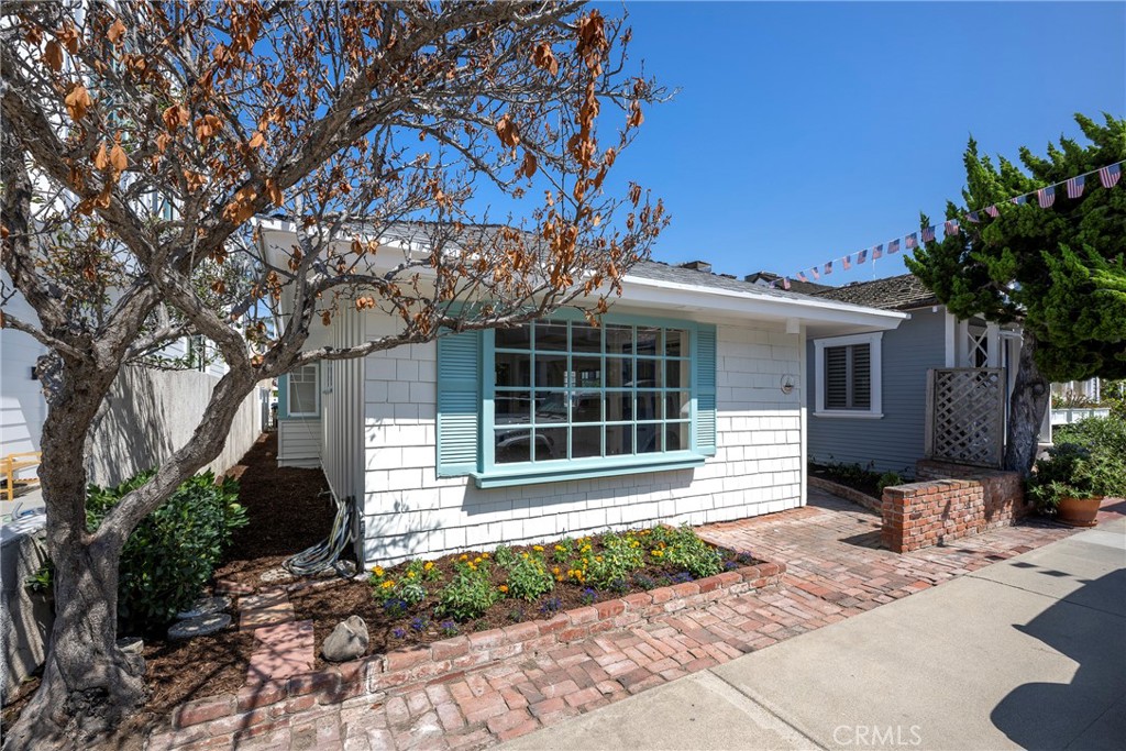 Exclusion Balboa Island Community: 2 Bedroom 1 Bath Cottage with Den (Possible 3rd Bedroom), Update Kitchen with Quartz Countertops, White Shaker Cabinets, Stainless Steel Appliances, Stove, Dishwasher, Microwave Hood, Refrigerator (As Is), Open Livingroom with Large Front Windows, Window A/C (As Is), Vinyl Planking throughout, Blinds, Perfect Shared Patio Area, Double Shared Garage with Opener and Convenient On-Site Laundry Facilities, Just blocks from Marine Avenue's Vibrant Restaurants and Shopping, and a Short Walk to the Bay, This Home Offers the Perfect Blend of Island Charm and Modern Convenience.