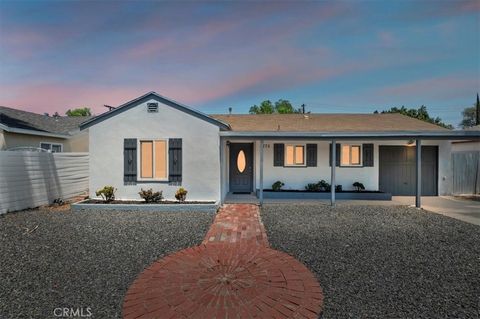 Photo of 4775 Beverly Court, Riverside, CA 92506 (MLS # IV25183464) Photo of 4775 Beverly Court, Riverside, CA 92506 (MLS # IV25183464)
