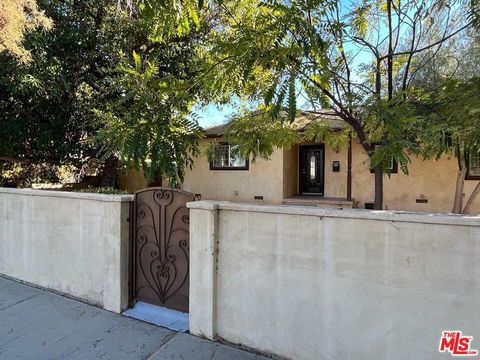 Photo of 19150 Topham Street, Tarzana, CA 91356 (MLS # 26831655)