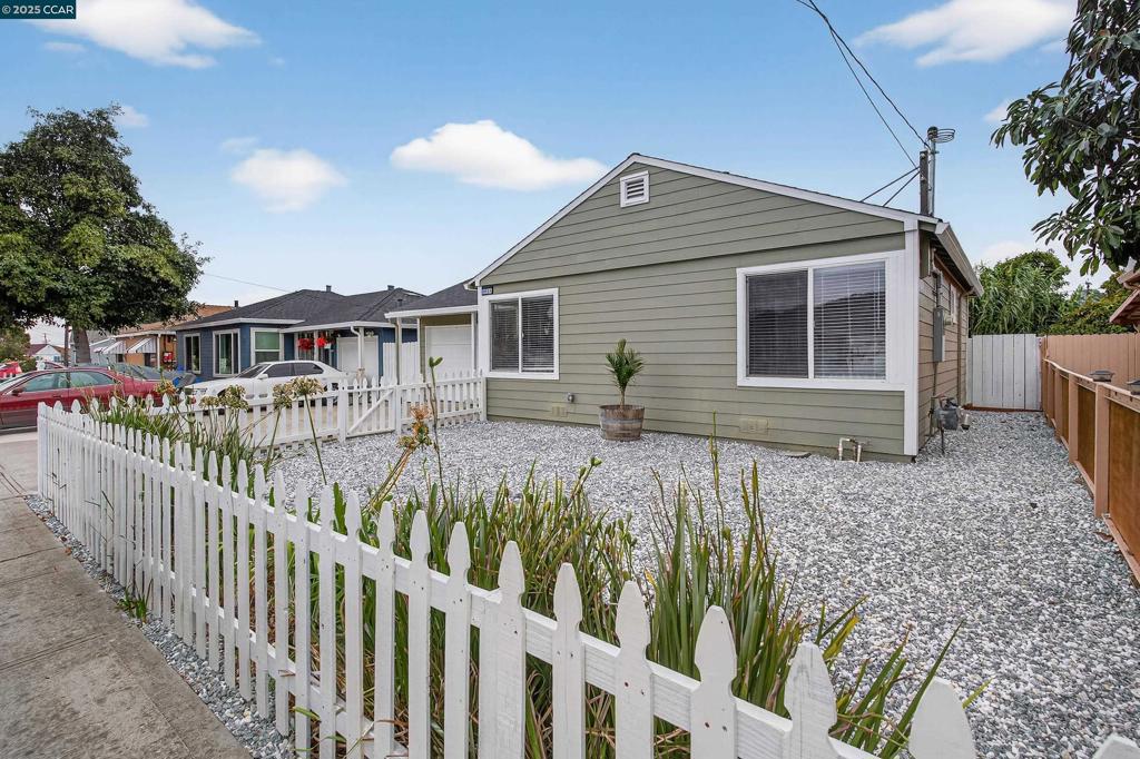 ROLLINGWOOD - Residential