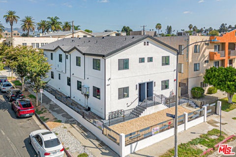 Photo of 4627 Rosewood Avenue, Los Angeles, CA 90004 (MLS # 26998071)
