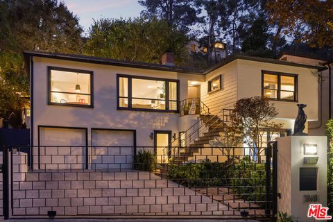 Photo of 2940 N Beachwood Drive, Los Angeles, CA 90068 (MLS # 26758893)