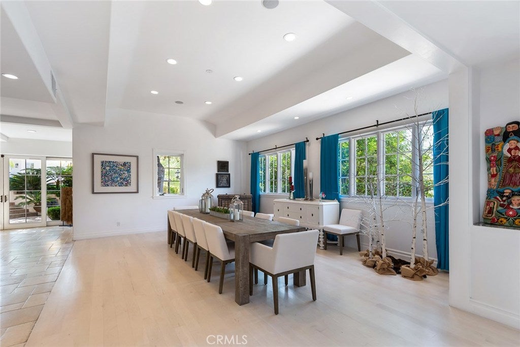 5600 ROUND MEADOW Road
