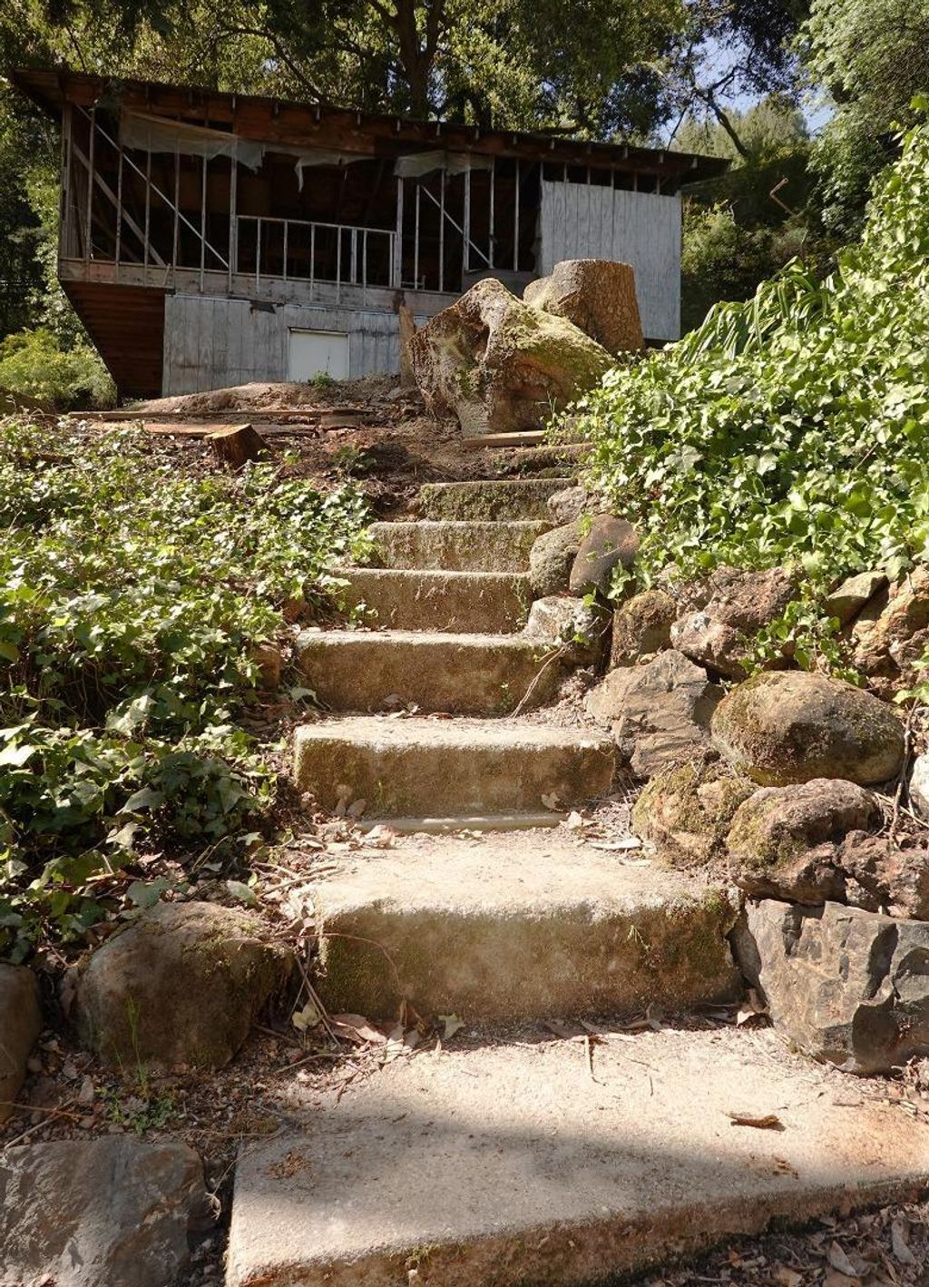 Photo of 21565 Alma Court, Los Gatos, CA 95033 (MLS # ML82039156)