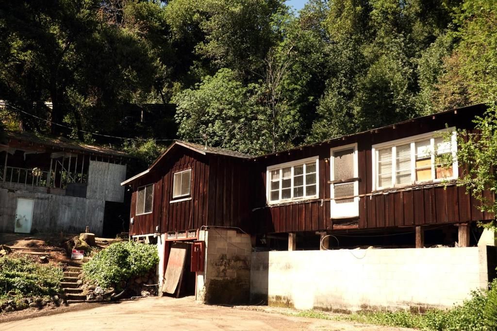 Photo of 21565 Alma Court, Los Gatos, CA 95033 (MLS # ML82039156)