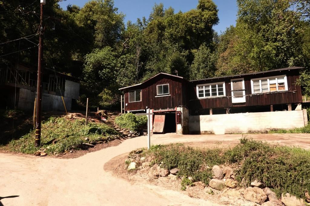 Photo of 21565 Alma Court, Los Gatos, CA 95033 (MLS # ML82039156)