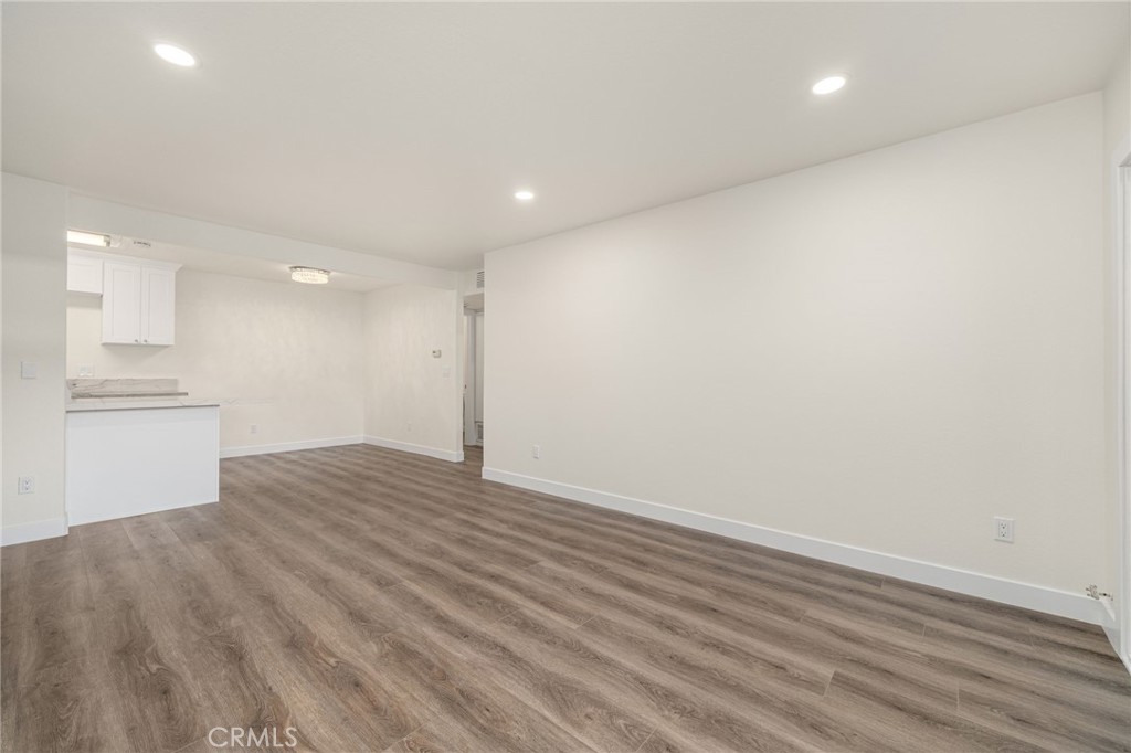 1101 W Macarthur 195