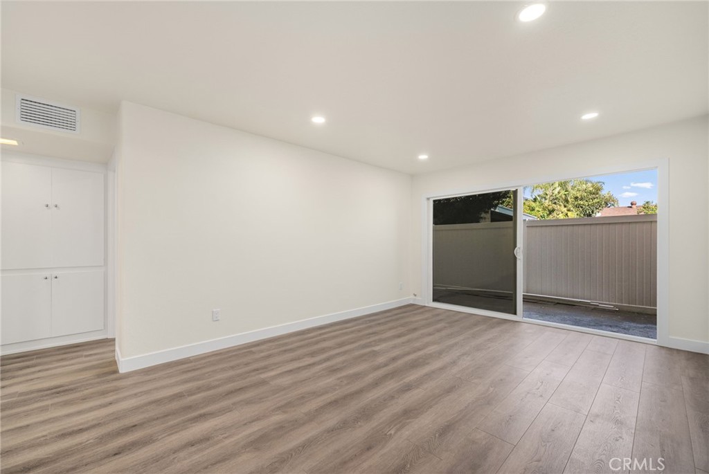 1101 W Macarthur 195