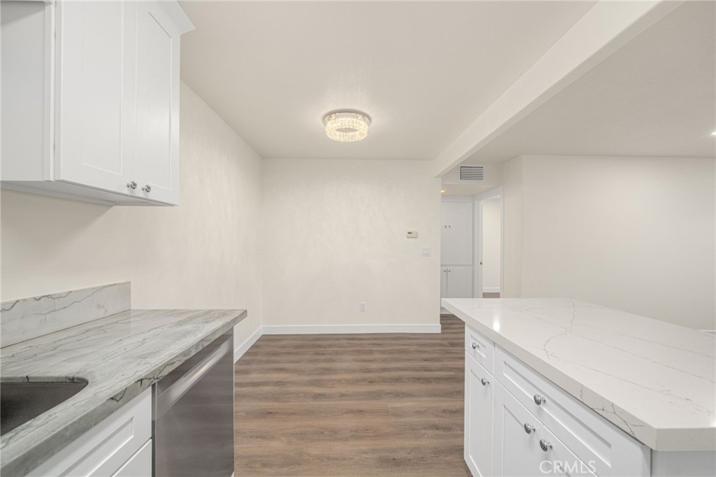 1101 W Macarthur 195