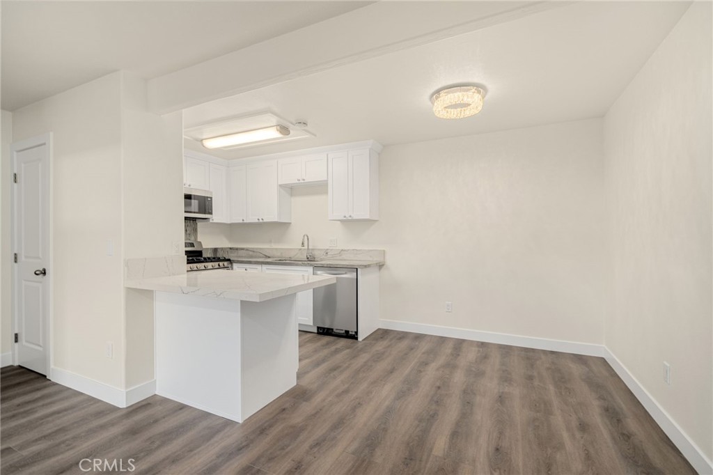 1101 W Macarthur 195