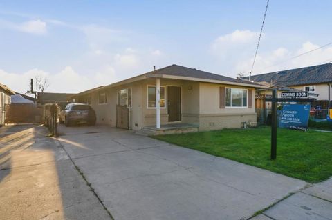 Photo of 791 N 14th Street, San Jose, CA 95112 (MLS # ML82038016)