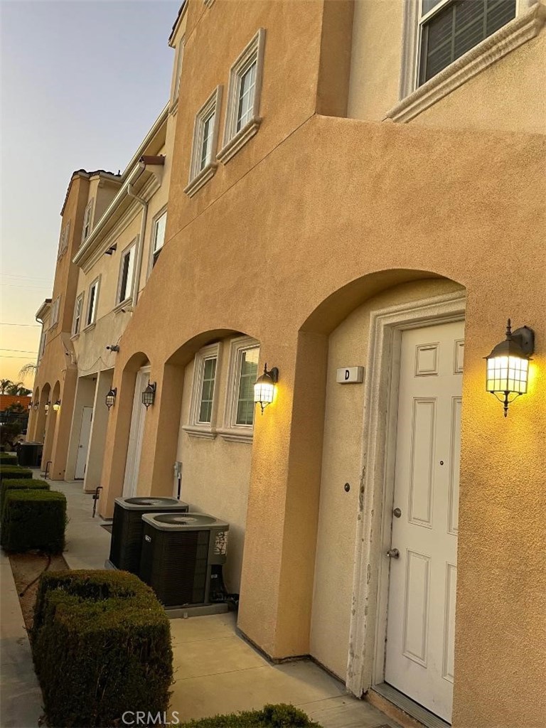 926 W. La Jolla Street E