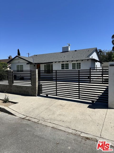 Photo of 14552 Runnymede Street, Van Nuys, CA 91405 (MLS # 26861187)