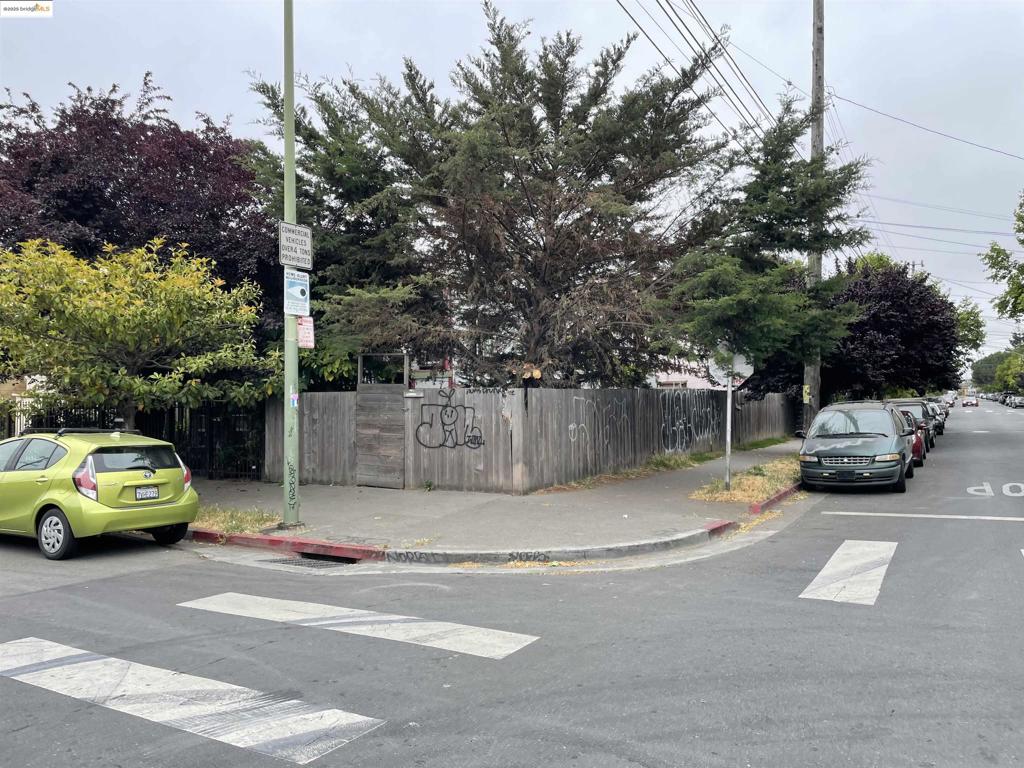 WEST OAKLAND - Land