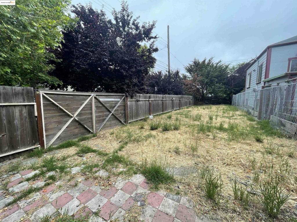 WEST OAKLAND - Land