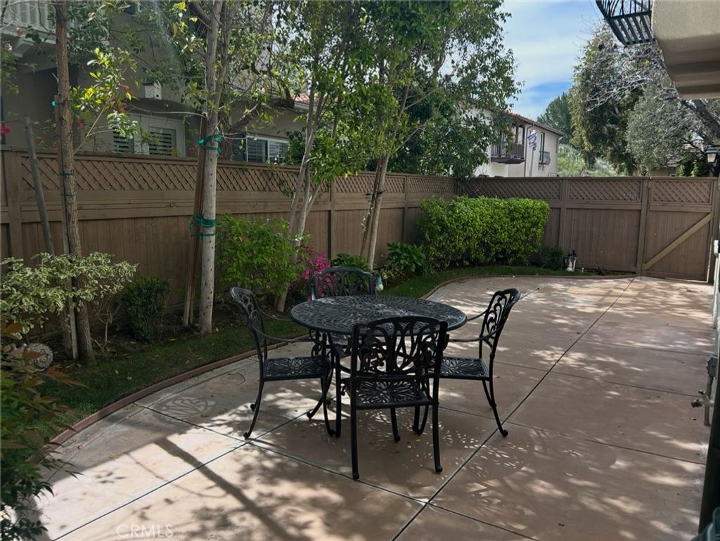 Photo of 27010 Carmelita Dr, Valencia, CA 91355 (MLS # SR26072887)