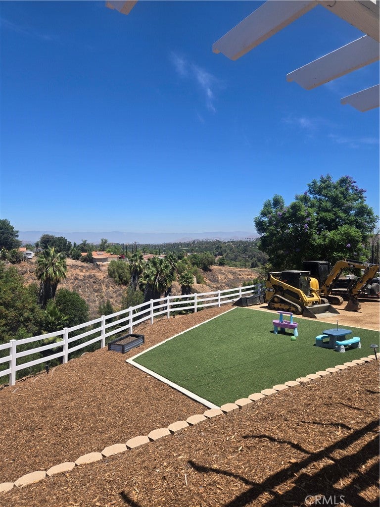 14342 Laurel