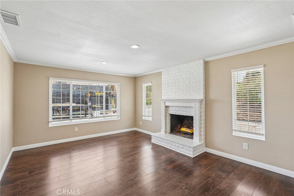 14342 Laurel